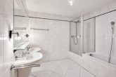 Optimal geschnittene 3-Zimmer-Maisonette-Wohnung - Badezimmer