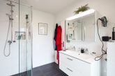 Außergewöhnliche Doppelhaushälfte in Split-Level-Bauweise in Sankt Augustin-Birlinghoven - Badezimmer